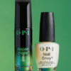 Dos productos de la firma OPI parados sobre una mesa